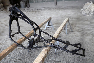 バイクフレーム ブラスト前